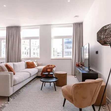 Luxurious In Town House Near The Apartment *
