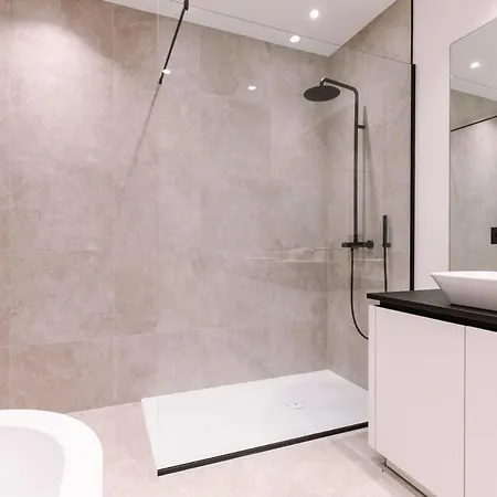 Luxurious In Town House Near The Apartment *