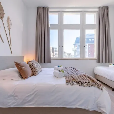 Luxurious In Town House Near The