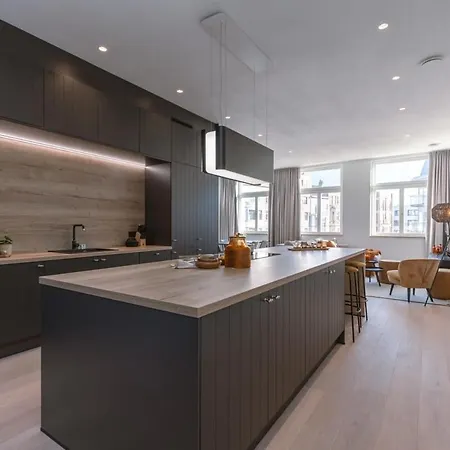 Luxurious In Town House Near The Apartment *